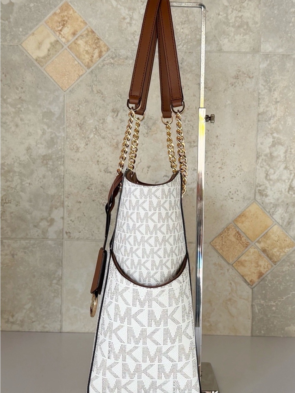 New Michael Kors Vanilla Logo Chain-Handle Tote - Picture 3 of 6
